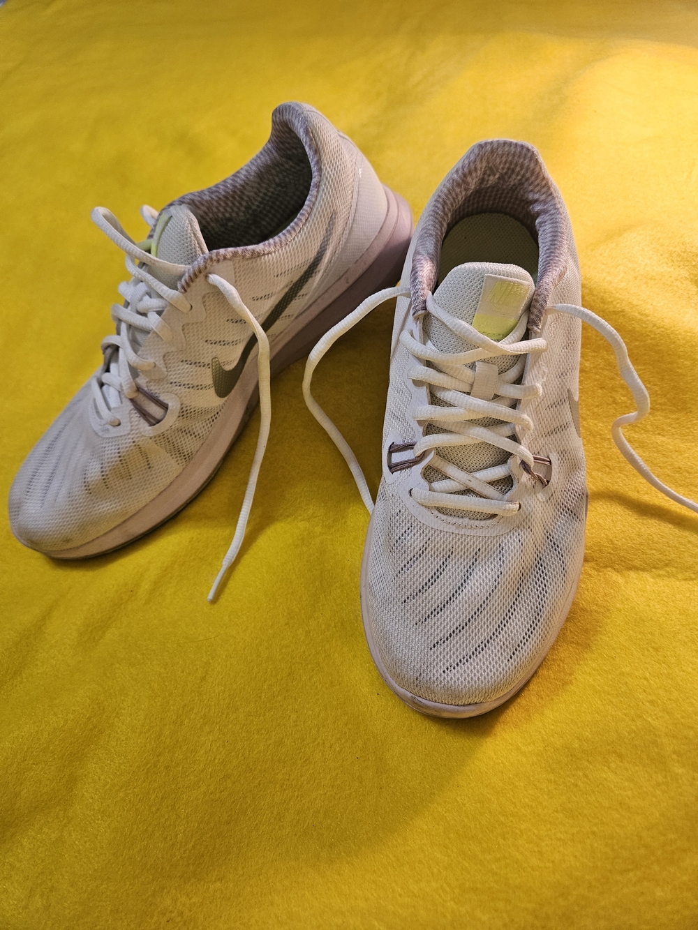 Nike White and Light Purple Mesh Women's Sneakers